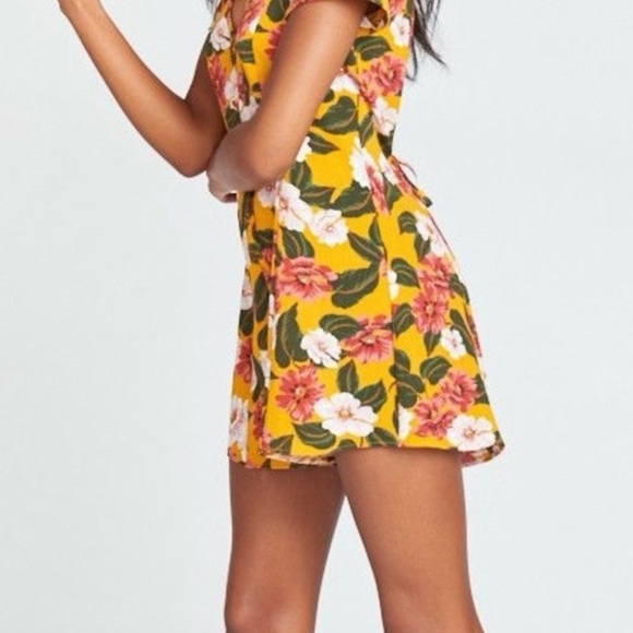 Show Me Your MuMu Floral Buttoned Romper Size Medium - Picture 2 of 6